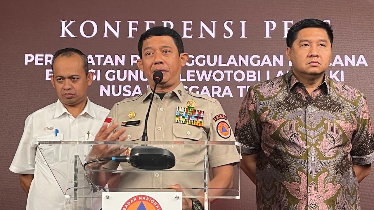 Gunung Lewotobi Laki-laki Erupsi, BNPB: 11.553 Orang Mengungsi di 8 Titik