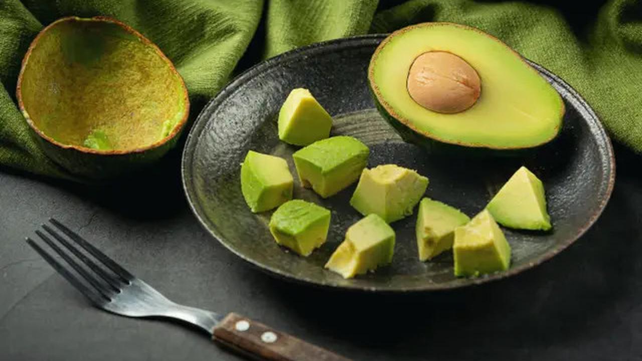 5 Jenis Buah Tinggi Kalori yang Sebaiknya Dihindari Selama Program Diet