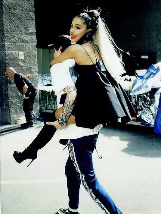 "Aku bukan orang yang tradisional. Jadi, fakta bahwa aku akan menikah benar-benar mengejutkan," aku Pete Davidson. (instagram/petedavidson)