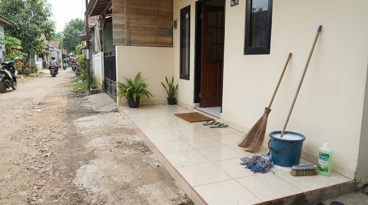 Cara Merawat Teras Rumah Dekat Jalan