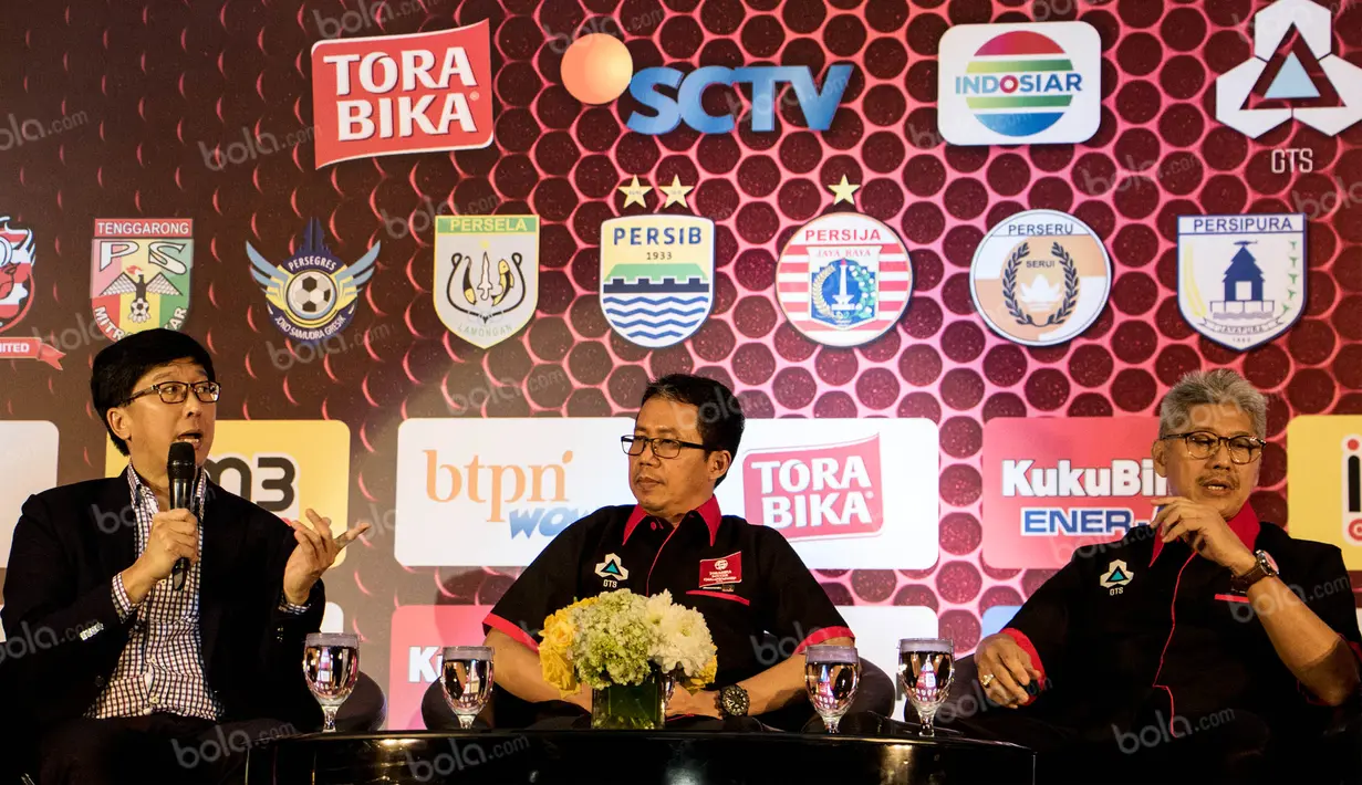 Wakil Dirut EMTEK, Sutanto Hartono, menyampaikan EMTEK Group akan menyiarkan 306 laga Torabika Soccer Championship 2016 presented by IM3 Ooreedoo saat peluncuran di Hotel Mulia, Jakarta, Senin (18/4/2016). (Bola.cm/Vitalis Yogi Trisna)