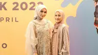 Desainer Pratiwi Anggraeni dan Citra Kirana berkolaborasi lewat koleksi Cendana, di Jakarta, April 2022. (Foto: Koleksi Pribadi Pratiwi Anggraeni)