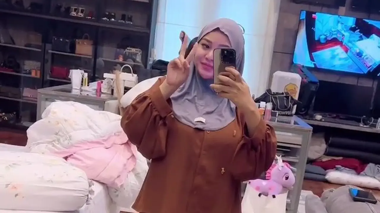 [Fimela] 6 Potret Aktivitas Aurel Hermansyah yang Banjir Pujian