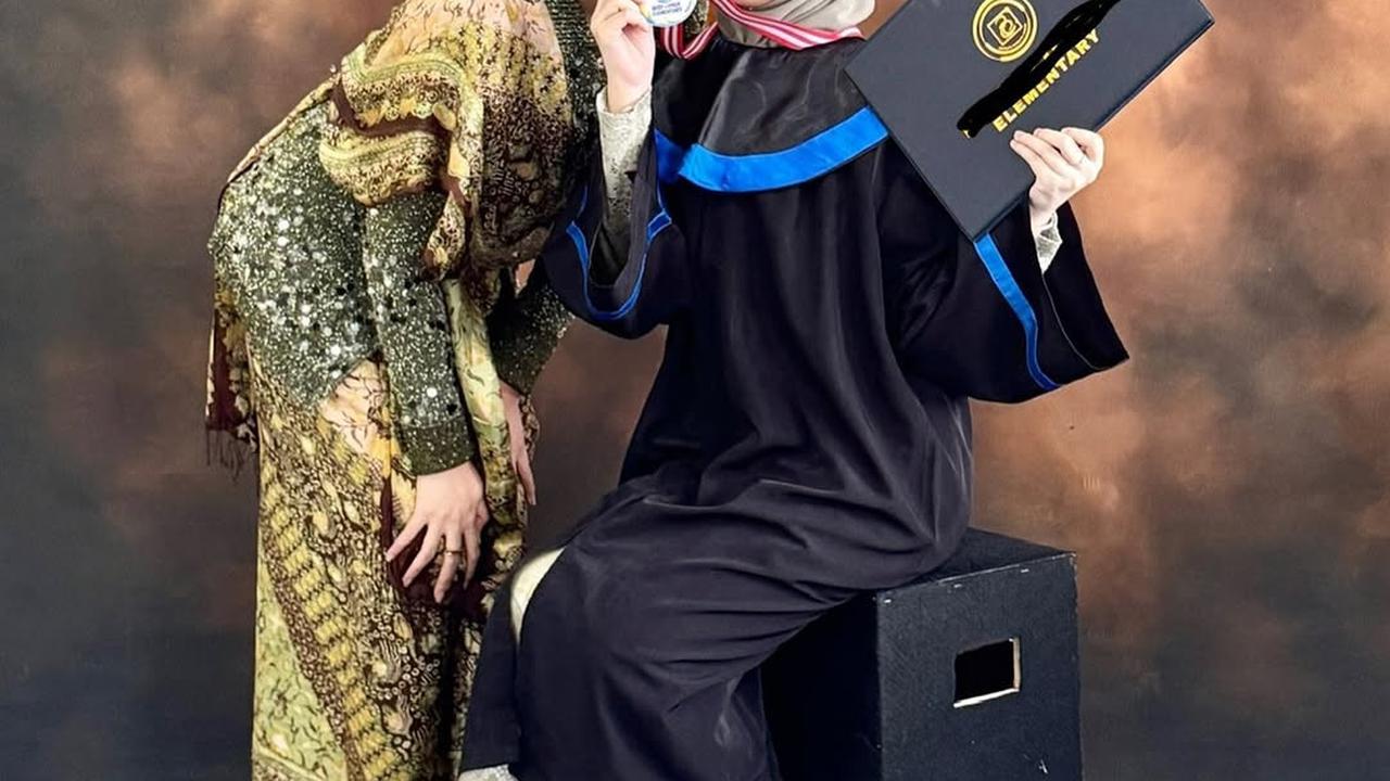Potret Marshanda Dampingi Sienna Wisuda, Kompak Bareng Nesya Ayu Nabila