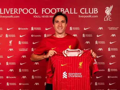 Dalam satu dekade terakhir, Liverpool telah mendatangkan 5 pemain dari klub Serie A Liga Italia, termasuk yang terbaru pada awal musim 2024/2025, yaitu pembelian Federico Chiesa dari Juventus. Berikut daftar lengkap 5 rekrutan Liverpool dari klub Serie A Liga Italia dalam satu dekade terakhir. (liverpoolfc.com)