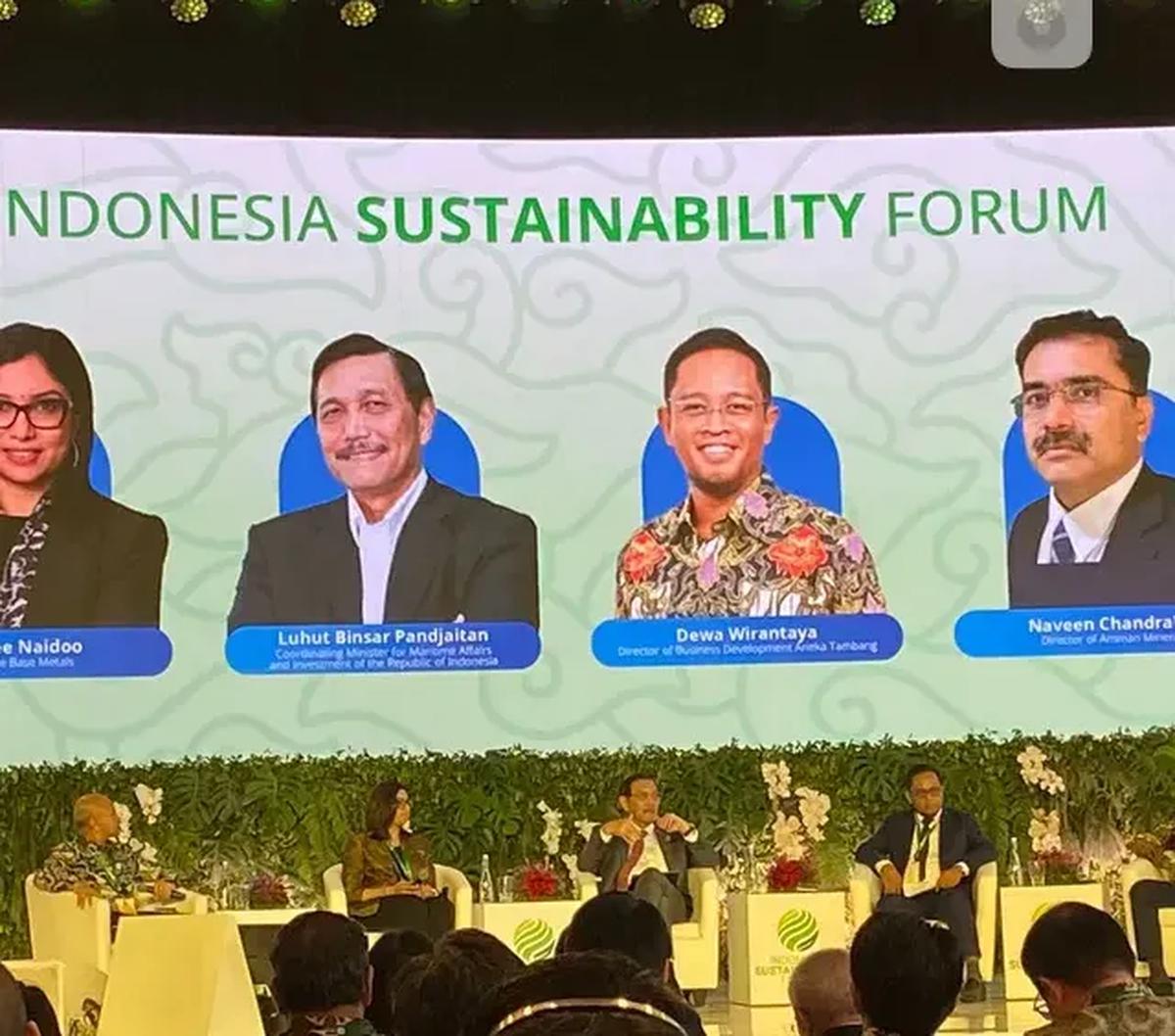 "Indonesia sangat peduli dengan perubahan iklim. Tapi di saat yang bersamaan kita harus menjaga pertumbuhan ekonomi kita," kata Luhut.&nbsp;