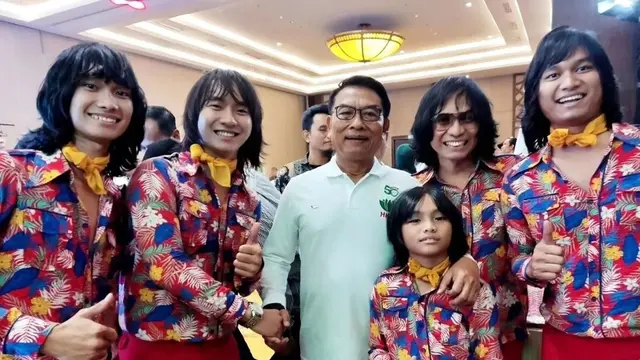 Dilarang Bawakan Lagu Koes Plus, 7 Potret T Koes Band yang Tuai Sorotan