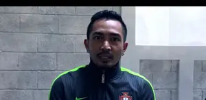 Terpidana mati kasus narkoba Mary Jane lolos dari eksekusi. Penundaan ini menuai pro dan kontra termasuk dari kalangan selebriti.