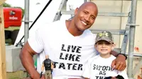 Aktor Dwayne Johnson alias The Rock saat bertemu Gabriel Singleton, anak penderita kanker. (Instagram)