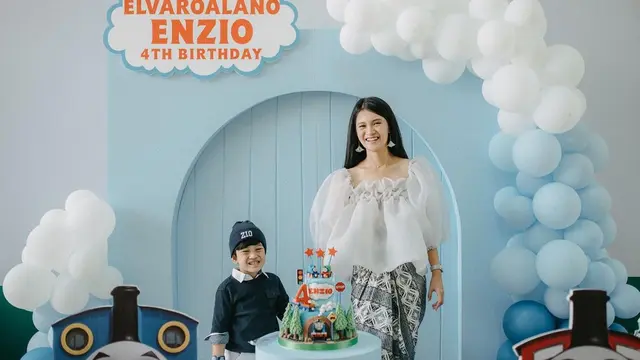 Jadi Single Mom Tangguh, Ini 7 Potret Terbaru Vinessa Inez dan Buah Hati