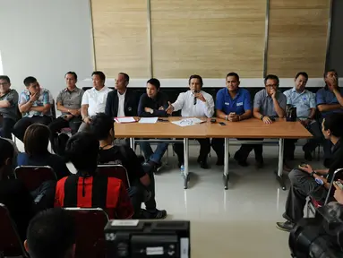 Forum Asosiasi Provinsi PSSI memberikan tanggapan seputar pembentukan tim 9 di kantor PSSI, Jakarta (5/1/2015). (Liputan6.com/Helmi Fithriansyah)