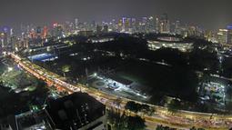 Suasana malam kasawan Stadion Utama Gelora Bung Karno, Jakarta, (12/9/2017). Stadion Utama GBK dan kawasan olah raga senayan bersolek menyambut ASIAN Games 2018. (Bola.com/Nicklas Hanoatubun) 