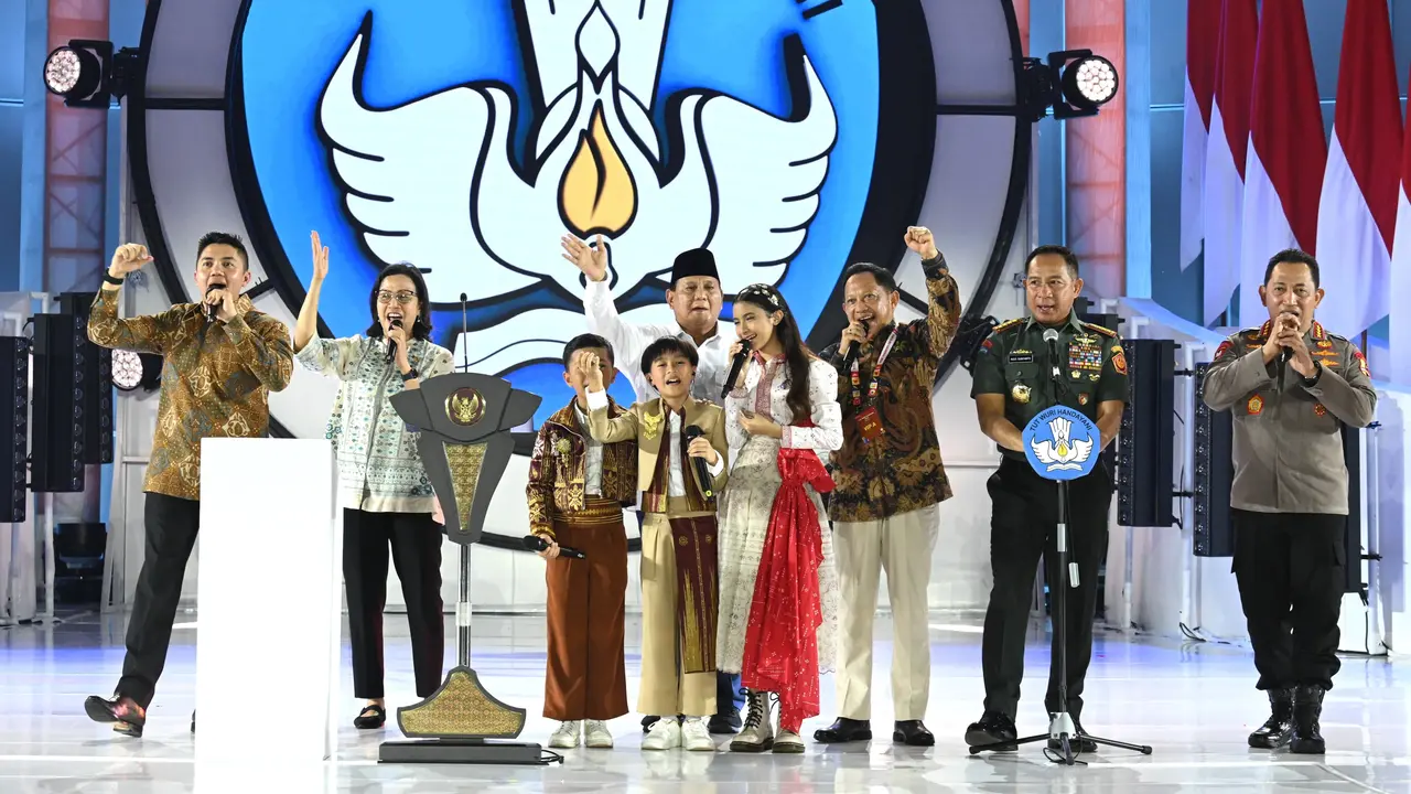 Meriahnya Hari Guru Nasional: Mayor Teddy Jadi Pusat Perhatian di Acara Puncak