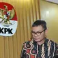 PLT Pimpinan KPK Johan Budi usai menggelar konferensi pers terkait penetapan Sekjen partai Nasdem, Patrice Rio Capella (PRC), Jakarta, Kamis (15/10/2015). Penetapan terkait pemeriksaan lanjutan kasus bansos sumatra utara. (Liputan6.com/Helmi Afandi)