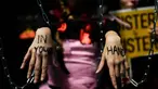 Para perempuan Israel berunjuk rasa menuntut pembebasan segera sandera Israel yang ditahan di Jalur Gaza oleh kelompok militan Hamas dalam sebuah protes di Tel Aviv, Israel, Kamis, 1 Februari 2024. (AP Photo/Ariel Schalit)