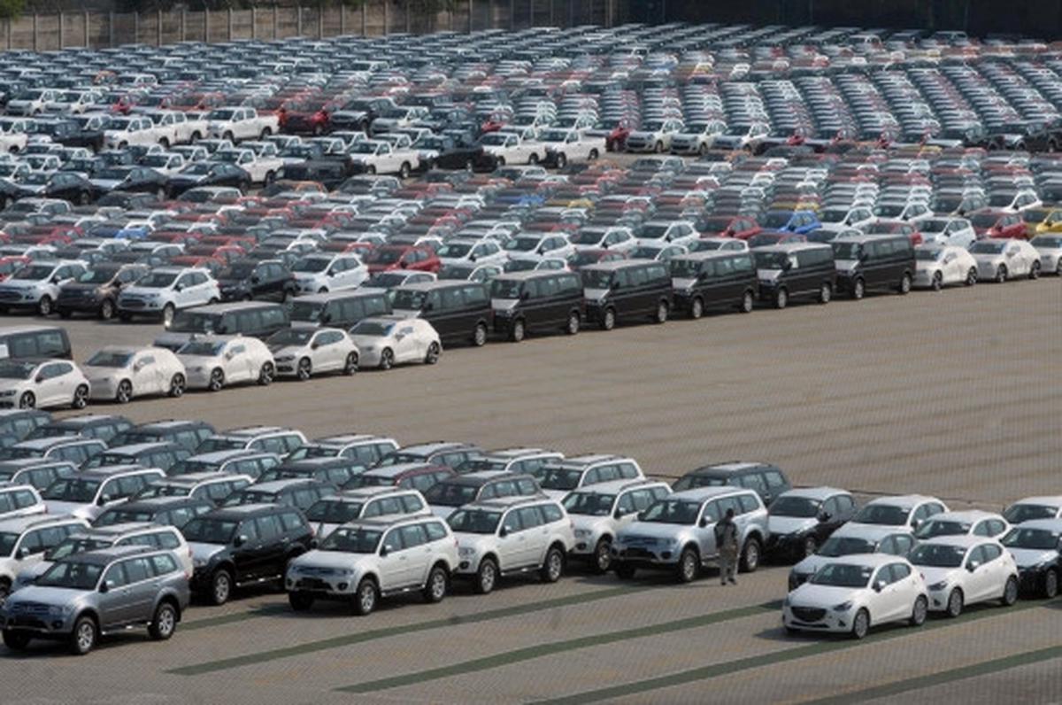 Pertengahan 2015, penjualan mobil di Indonesia menurun