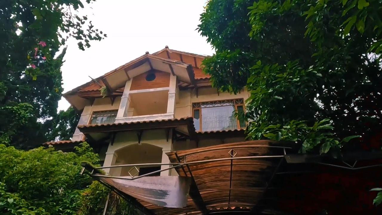 5 Potret Rumah Masa Kecil Ariel Noah yang Terbengkalai, Bangunan 3 Lantai Tawarkan Pemandangan Bandung nan Indah