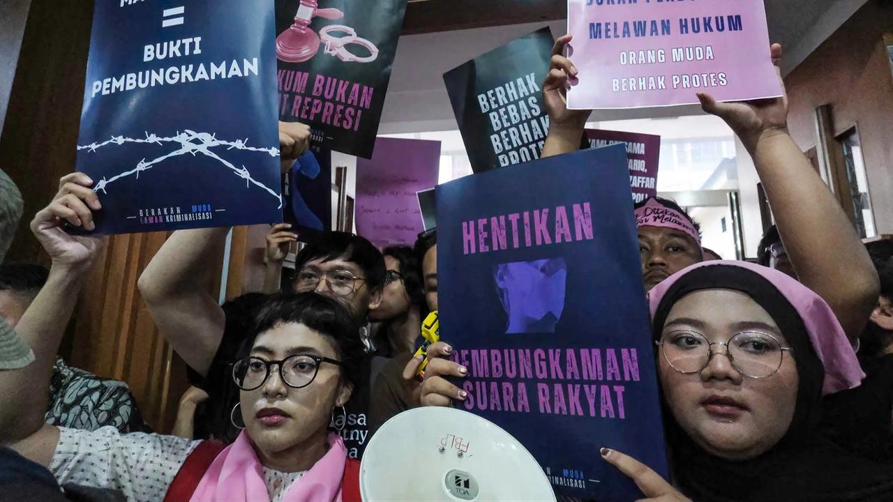 FOTO: Delpedro CS Divonis Bebas dalam Kasus Dugaan Penghasutan Demonstrasi Agustus 2025