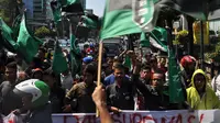 Massa HMI menggelar unjuk rasa di depan gedung Tipikor terkait sidang vonis Anas Urbaningrum, Jakarta, (24/9/14). (Liputan6.com/Miftahul Hayat)