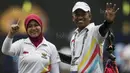 Pepanah putri Indonesia, Sri Ranti, merayakan kemenangan pada SEA Games cabang panahan nomor compound di National Sports Council, Kuala Lumpur, Rabu (16/8/2017). Dirinya meraih emas pertama untuk Indonesia. (Bola.com/Vitalis Yogi Trisna)