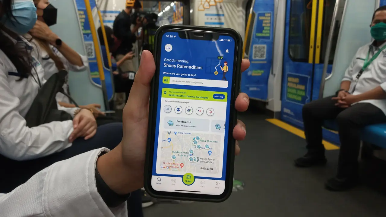 Aplikasi antarmoda JakLingko akan bisa diunduh secara terbatas mulai Januari 2022. Penyesuaian tarif terintegrasi ditarget mulai Maret 2022.