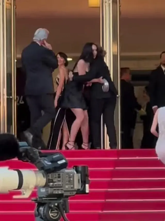 Pontyjska Mengaku Ditendang Keluar Petugas Keamanan Cannes Film Festival