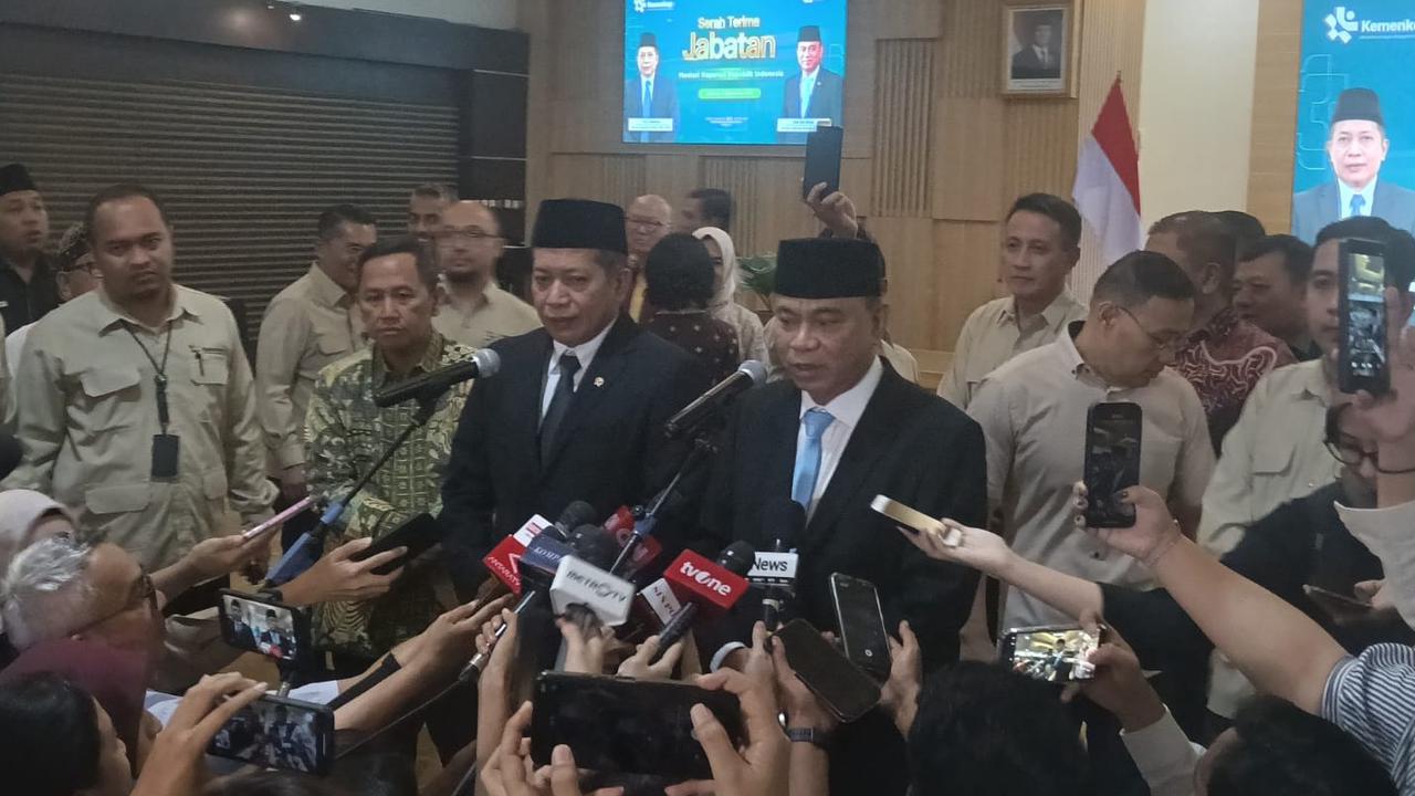 Budi Arie Resmi Serahkan Jabatan Menteri Koperasi ke Ferry Juliantono
