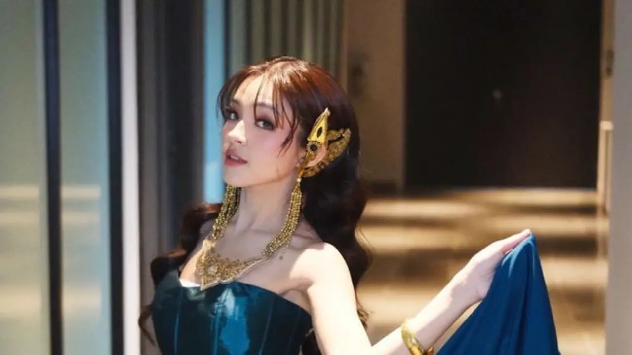 Potret Cantik Eca Japasal (credit: https://www.instagram.com/elsaajapasal/)