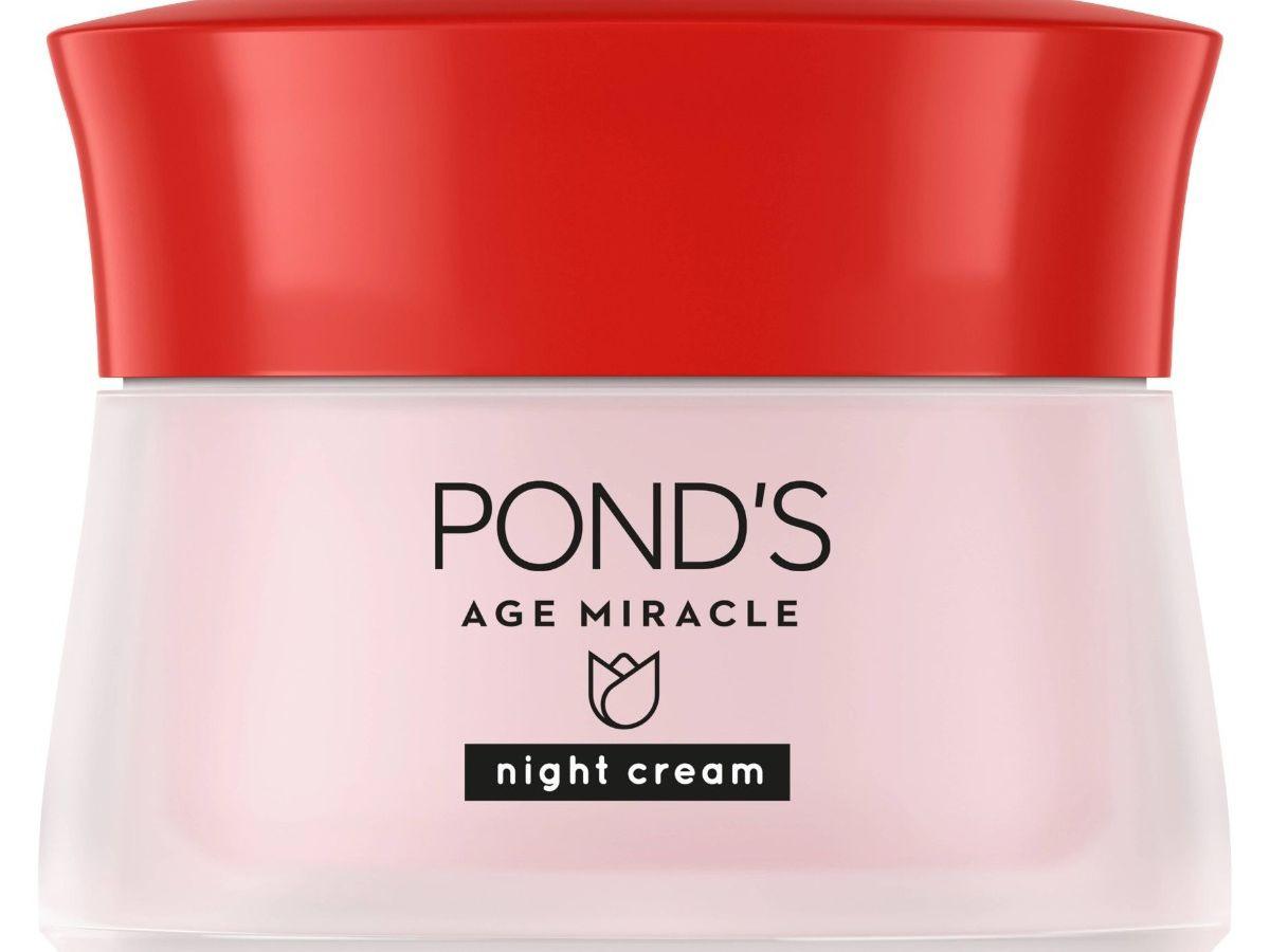 2. POND'S Age Miracle Night Cream: Atasi Garis Halus dan Flek Hitam