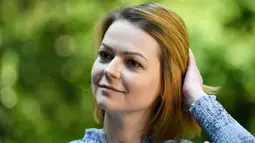 Putri mantan agen ganda Rusia Sergei Skripal, Yulia Skripal selama wawancara di London, 23 Mei 2018. Yulia Skripal bersama ayahnya masih dalam pengawasan Pemerintah Inggris setelah menjadi korban serangan senjata kimia. (Dylan Martinez/Pool/AFP)