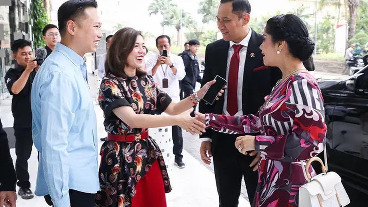 4 Potret Annisa Pohan Elegan Pakai Tas Rp 60 Juta saat Temani AHY Podcast Bareng Merry Riana