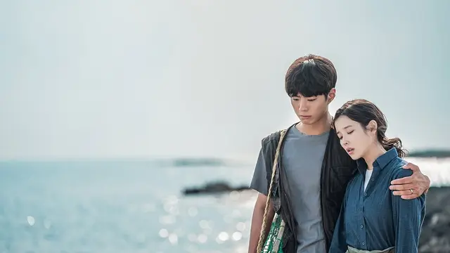 IU Bermain Peran Ganda di Drama WHEN LIFE GIVES YOU TANGERINES. (instagram/netflixkr)