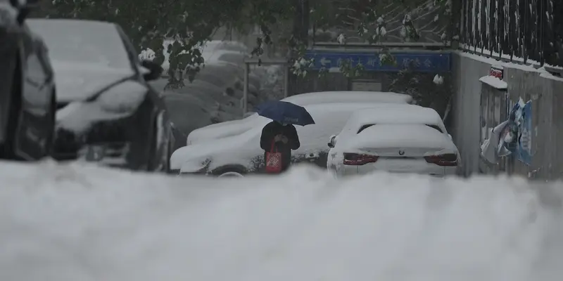 Salju Pertama Musim Dingin Menyelimuti Beijing