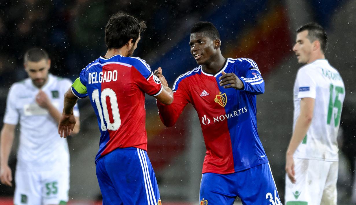 Breel Embolo (Basel) di posisi ke-7. Mampu mencetak gol saat berusia 17 tahun 263 hari saat Basel menjamu Ludogorets pada 4 November 2014 dalam fase grup Liga Champions musim 2014/2015. Hasil akhir, Basel menang 4-0 atas Ludogorets. (AFP/Fabrice Coffrini)