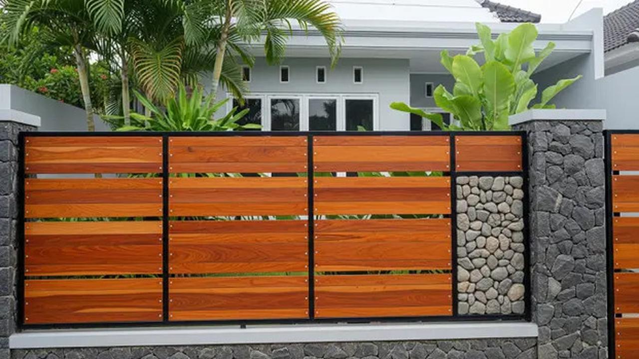 8 Desain Pagar Besi Kombinasi Kayu dan Batu Alam, Bikin Hunian Tampak Modern