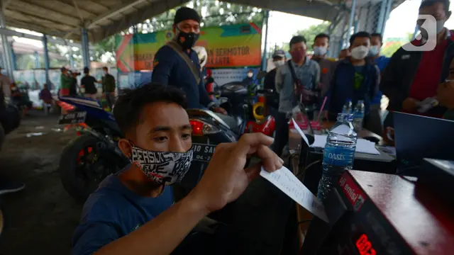 FOTO: Antrean Kendaraan Bermotor Ikuti Uji Emisi Gratis