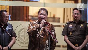 Airlangga menuntaskan 46 pertanyaan yang diberikan oleh Kejaksaan Agung (Kejagung).  (Liputan6.com/Faizal Fanani)