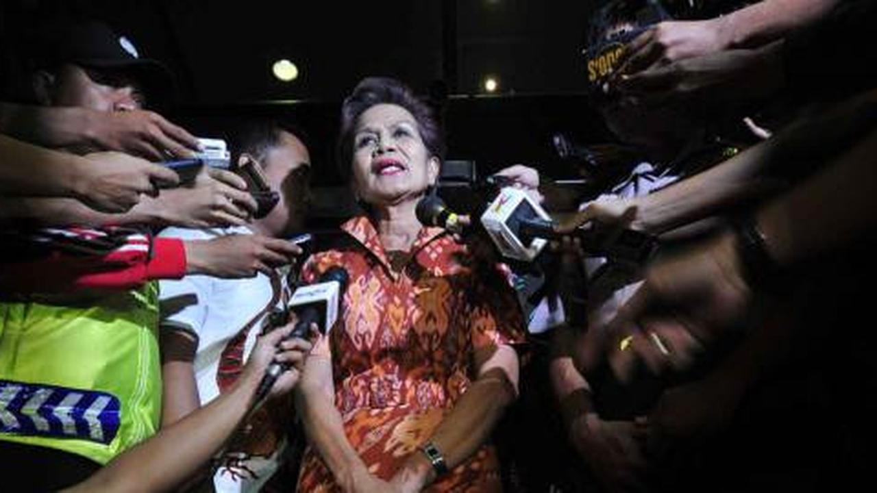 Pengusaha Dewi Motik jenguk Miranda di tahanan