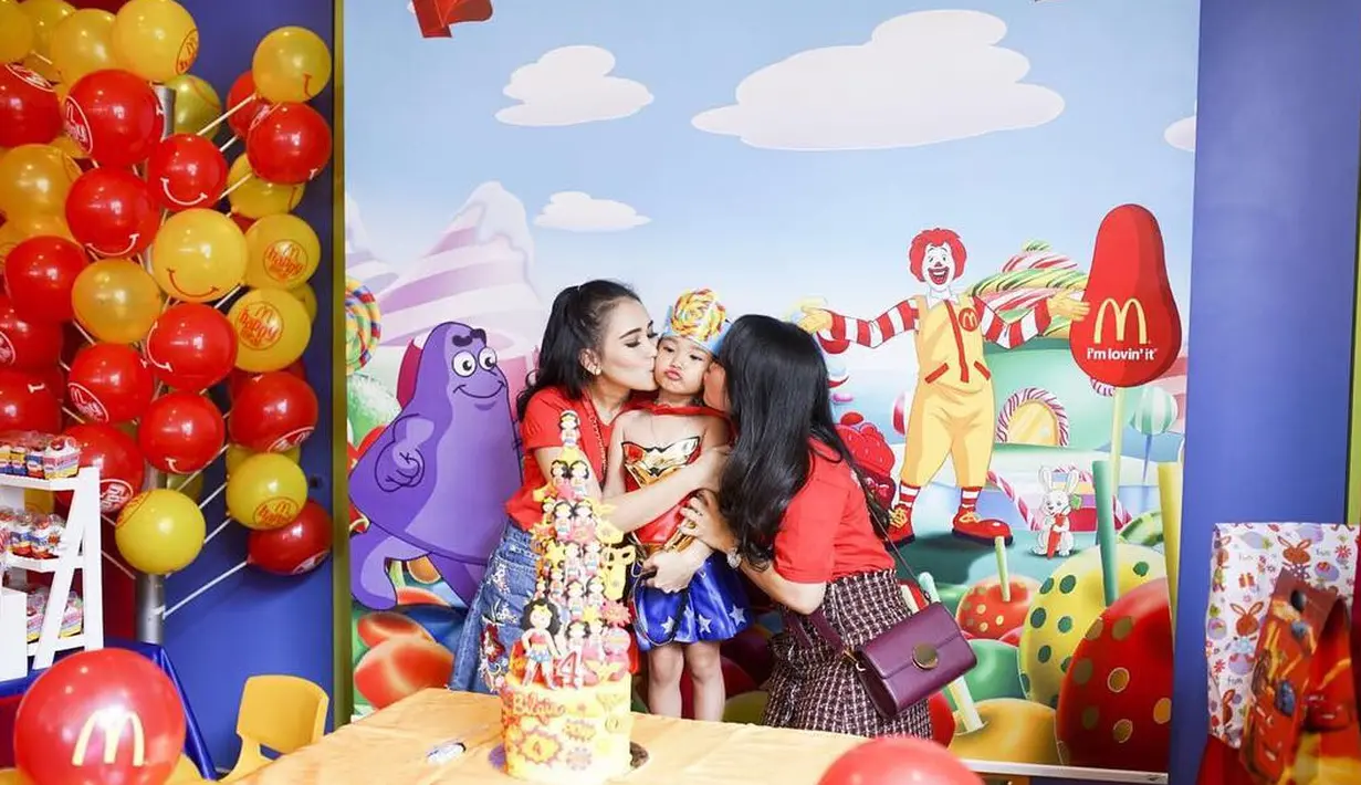 Penyanyi dangdut Ayu Ting Ting baru saja menggelar acara ulang tahun putrinya, Bilqis Khumairah Razak. Ulang tahun keempat itu tidak dirayakan secara mewah seperti sebelumnya. (Instagram/ayutingting92)