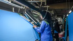 Sebelumnya, perang tarif Amerika Serikat diprediksi bakal berdampak signifikan pada lima sektor pekerjaan di Indonesia, terutama industri tekstil dan garmen, perikanan, padat karya, logistik, dan otomotif. (TIMUR MATAHARI/AFP)