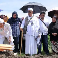 Pemakaman istri kedua Opick (Deki Prayoga/bintang.com)