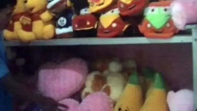 [VIDEO] Perajin Boneka Valentine Kebanjiran Order