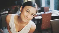 Agnes Monica dengan penampilan sederhana justru menunjukkan kecantikan alaminya (Instagram)