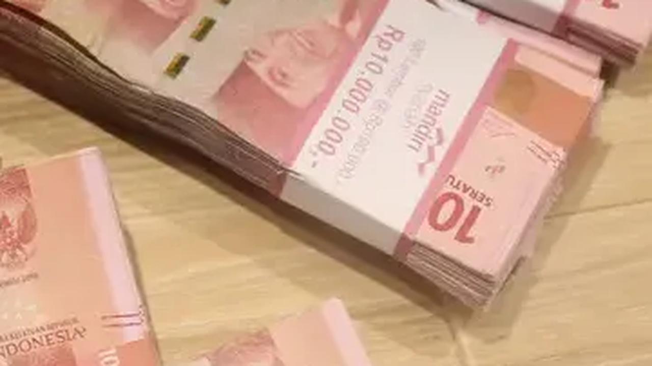 Lalu, ada juga tukin, honorarium, dan uang lembur Rp43,8 triliun yang naik 8,4 persen dari sebelumnya Rp40,4 triliun.