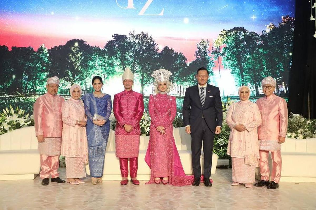 Cantik Memesona, 8 Potret Annisa Pohan di Resepsi Zumi Zola & Putri Zulhas - Foto Bareng Puan Maharani