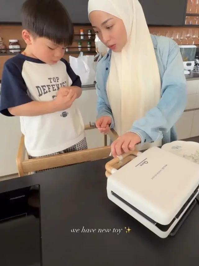 Gaya Hijab Terbaru ala Nikita Willy