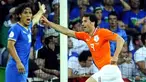 Dutch forward Ruud van Nistelrooy (R) celebrates after scoring the 1-0 during the Euro 2008 Championships Group C football match Netherlands vs. Italy on June 9, 2008 at the stade de Suisse in Bern. AFP PHOTO DDP / TORSTEN SILZ
