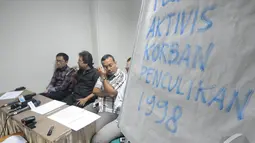 Aktivis 98 yang terdiri dari Mugiyanto, Raharja Waluya Jati, Faisol Riza, Nezar Patria dan Aan Rusdianto mempunyai harapan besar kepada pasangan Jokowi-JK, Hotel Grand Cemara, Jakarta Pusat, Jumat (4/7/2014) (Liputan6.com/Herman Zakharia)