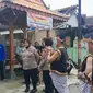 Berkostum Punokawan, Polres Sukoharjo Ajak Masyarakat Wujudkan Pemilu yang Aman dan Damai (Dewi Divianta/Liputan6.com)