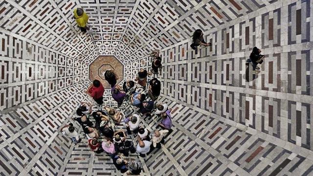 7 Potret Ilusi Optik yang Bisa Bikin Kamu Mikir Aneh-Aneh